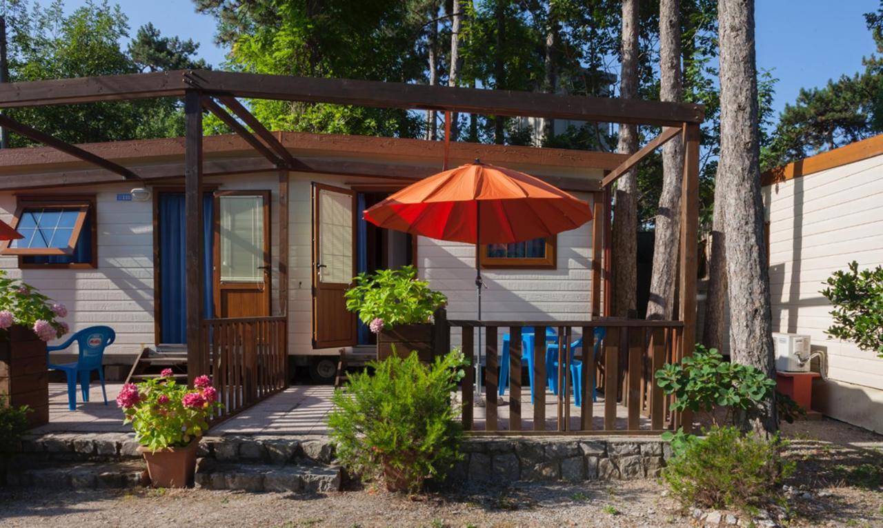 Camping Village Mare Pineta Sistiana Habitación foto